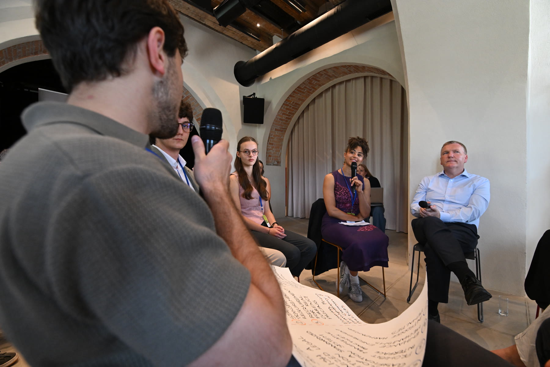 Open Q&A with the panel during the Digital Fairness Act dialogue, Commissioner McGrath listening